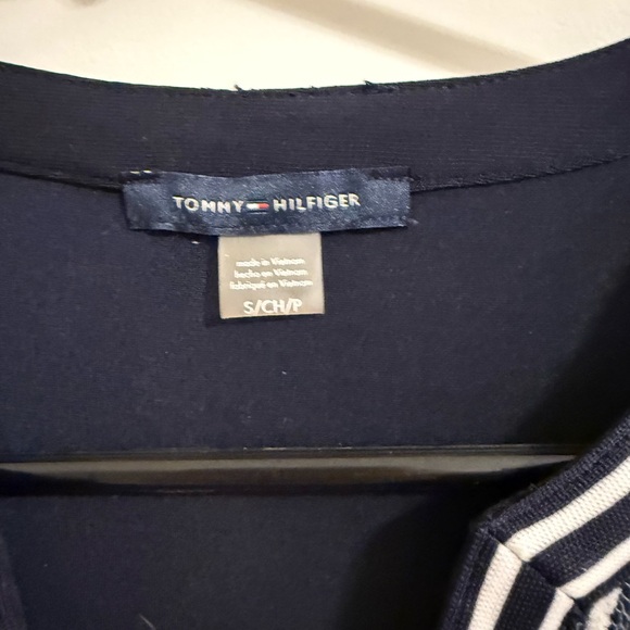 NWOT Tommy Hilfiger Navy and White Lace V-Neck Blouse - Picture 2 of 3
